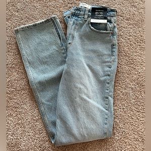 Abercrombie & Fitch Curve Love Ultra High Rise The 90s Straight Jean